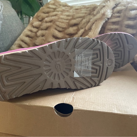 Brand New Classic Short Sequin Pink Uggs Womens Size 7 - Picture 8 of 9